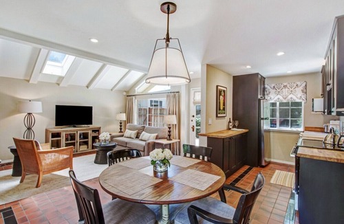 Sonoma House | Dolce @ Bungalows 313 - Half a block off the Historic Sonoma Plaza