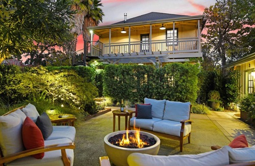 Sonoma House | Dolce @ Bungalows 313 - Half a block off the Historic Sonoma Plaza