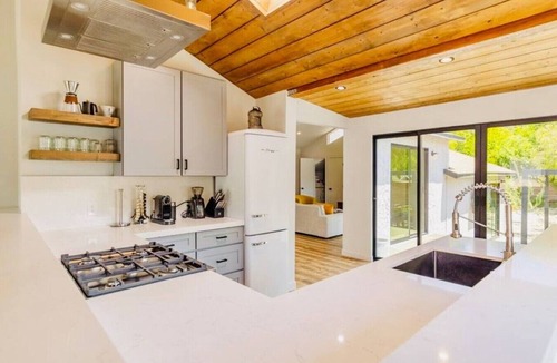 Ojai House | Downtown Ojai Gem - Hot Tub & Yard