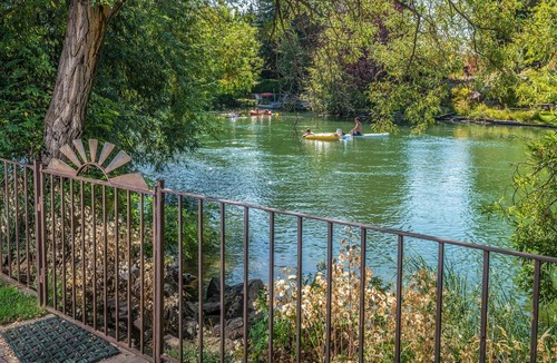 Old Bend House | DOWNTOWN RIVERFRONT HOME WITH RIVER ACCESS, BEST LOCATION, 2 PRIMARY BDRMS