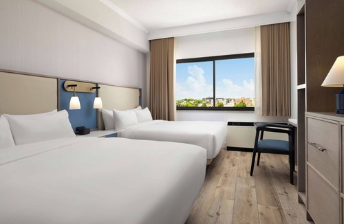 White Plains Hotel | Downtown White Plains Stay – Walk to Shops & Transit