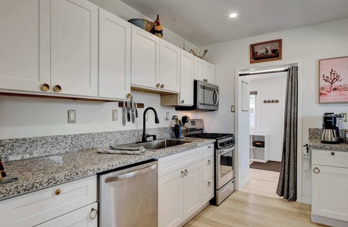 Townsite House | Dual-Home Compound | Ideal for Groups & Long Stays