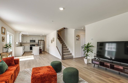 Dunkirk House | Dunkirk Group Getaway w/ Easy D.C. Access!
