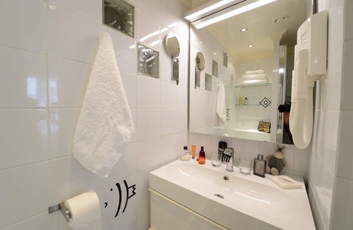 3rd Arrondissement Apartment | E3DD White night