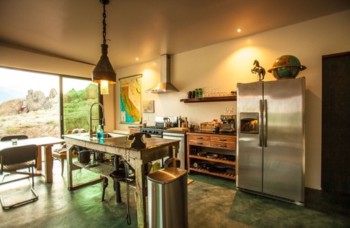 Lone Pine House | East Wind — With sweeping views of Mount Whitney and the Eastern Sierra.