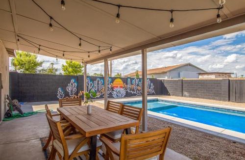New Papago Parkway House | Eclectic Escape Wpool, Yard Games- Old Town5min