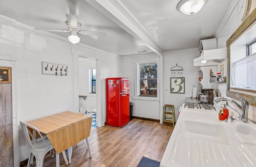 Southside House | Eclectic & Fun Lumberyard Urban Cabin #3, in downtown near NAU