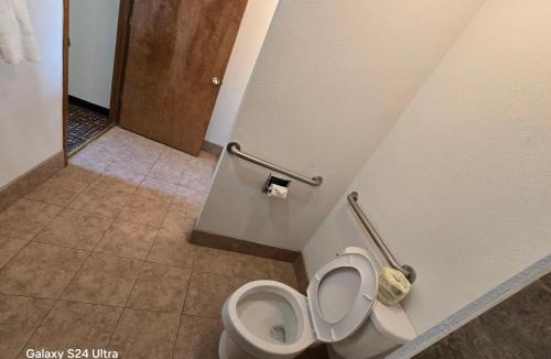 Eagle Nest Hotel | EconoLodge