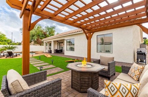 Palm Valley House | Edgemont Escape- 3 King Beds, heated pool*, close to spring training,