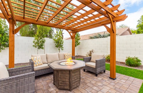 Palm Valley House | Edgemont Escape- 3 King Beds, heated pool*, close to spring training,