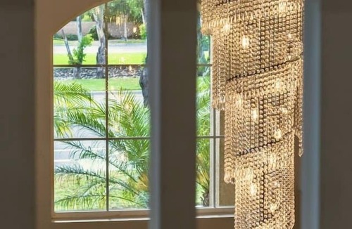 Ontario House | Elegant 5BR Gem @Ontario w/Grill | Near Airport
