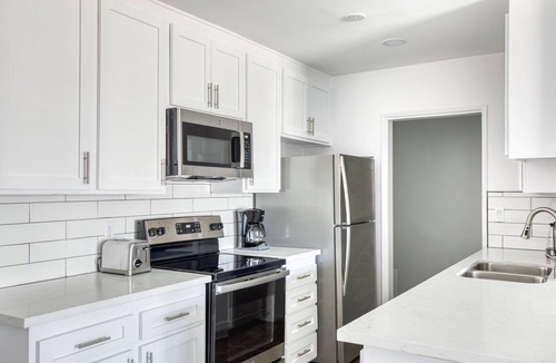 Hollywood Apartment | Elegant Hollywood 1BR w/ Pool, walk to metro, restaurants, by Blueground