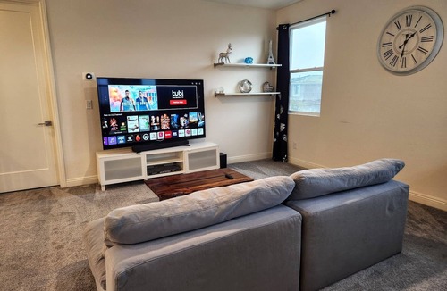 Las Vegas House | Elegant Spacious 5BR w/King Beds Poker Table Games