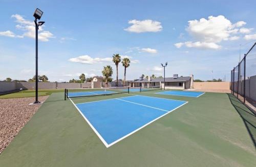 Paradise House | Elevated PickleBall Retreat
