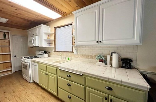 Sugarloaf Ski Chalet | Encanto - Classic mountain cabin tastefully renovated! Game Consoles, Fenced yard!