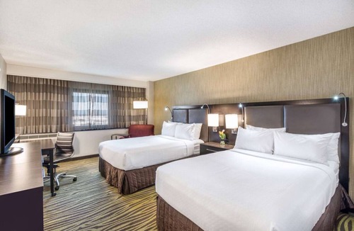 Los Angeles Resort | Enjoy a Hassle-Free Stay! 2 Relaxing Units, Pet-Friendly, Airport Shuttle!