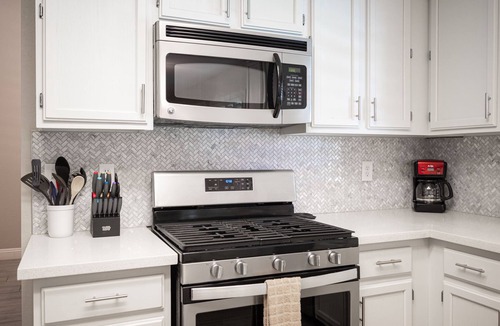 Green Valley House | Enloe · 35% 0ff Fall Special - Brilliant 4 Bedroom Home