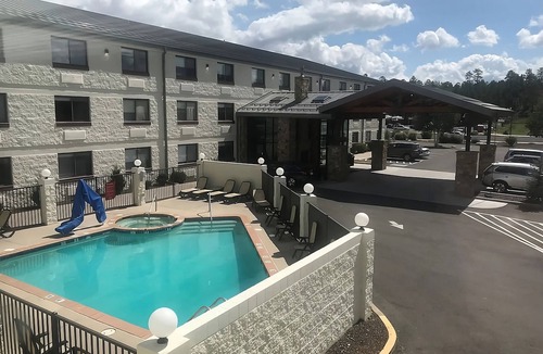 Tusayan Hotel | Ensuring a Very Comfortable & Memorable Stay! Outdoor Pool, Free Parking