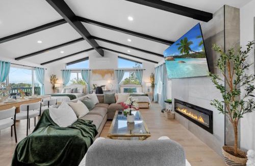 El Cajon House | Entire Private Home with Grand View, King Bed, Spacious, Parking, 2 Bedrooms 1 Bathroom, Available Now