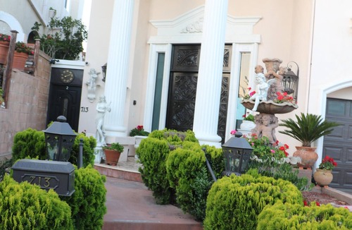 North of Montana House | -ENTIRE SECOND FLOOR of Santa Monica Luxury Roman Villa