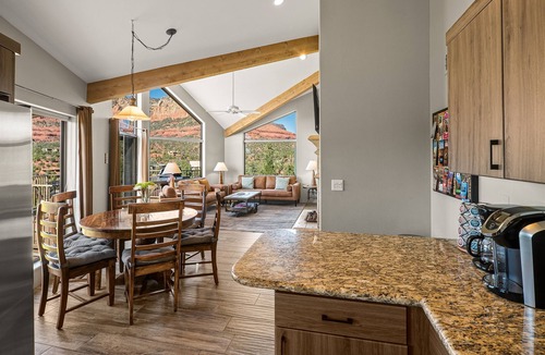 Uptown Sedona House | Epic views in Uptown with hot tub & 3 king beds