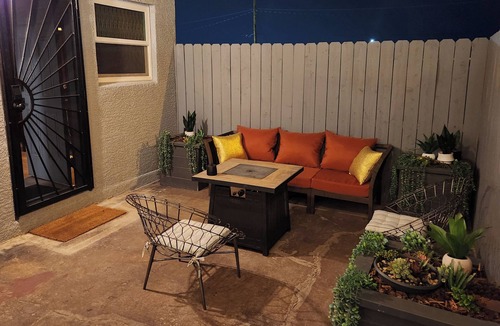Townsite House | Escape the Everyday and Delight your Senses, Full 2 Bedroom House
