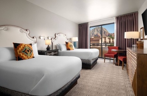 West Sedona Hotel | Escape to a Luxurious Room Perfect for Wellness Retreats