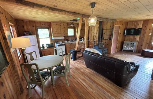 Dunlap Cabin | EV Charging - Cozy Private Cabin 12 minutes from Kings Canyon National Park