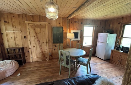 Dunlap Cabin | EV Charging - Cozy Private Cabin 12 minutes from Kings Canyon National Park