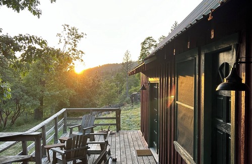 Dunlap Cabin | EV Charging - Cozy Private Cabin 12 minutes from Kings Canyon National Park