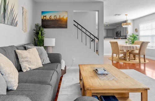 Chandler House | Excellent Chandler Townhouse! Close to Downtown Chandler with Community Pool!