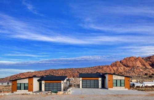 Moab South Valley House | Exclusive Retreats Desert Vista Retreat- Moab Estate for Large Groups- Pool, Spa