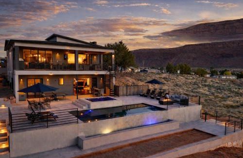 Moab South Valley House | Exclusive Retreats Desert Vista Luxury 6 Bedroom Retreat- Heated Pool Hot tub