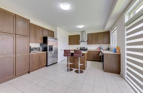 Brampton House | Executive 4BR Home | Jacuzzi | Fireplace | Office