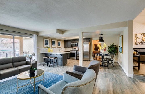 Green Valley North House | Executive 5BR Retreat w 3 Ensuite, Pool & Spa, Air and Water Purifier,