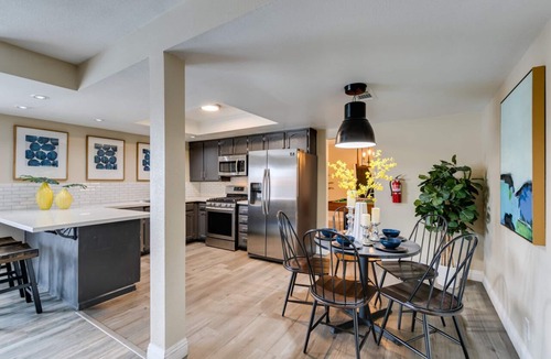 Green Valley North House | Executive 5BR Retreat w 3 Ensuite, Pool & Spa, Air and Water Purifier,