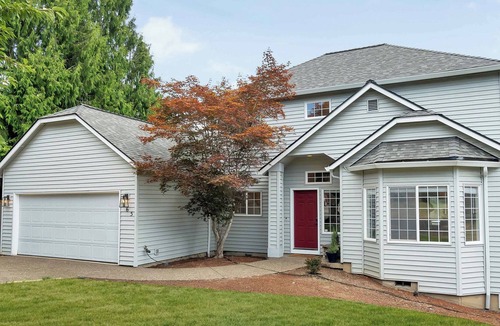 Dundee House | Executive home 2 blocks to Willamette Valley Wine Country epicenter in Dundee!