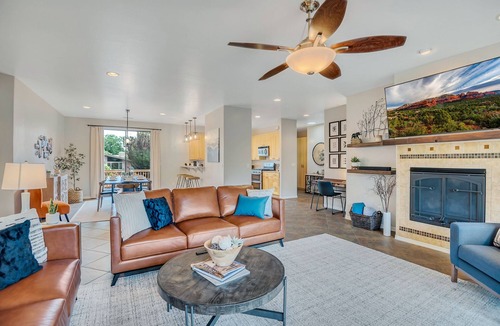Oak Creek House | Experience luxury in this 3-bedroom home with stunning red rock views in Sedona.