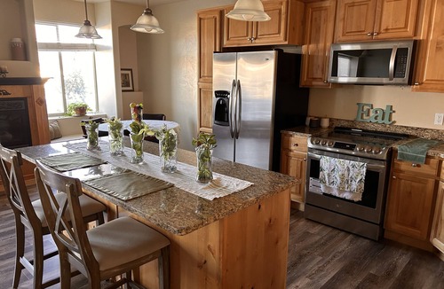 Eagle Mountain Apartment | Experience the best views of Eagle Mountain from the comfort of this haven.
