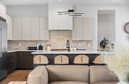 Southwest Village House | Experience The Westly! Very Clean, Walk to Oldtown