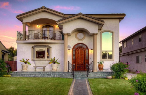 Westchester House | Exquisite 3-Bedroom Home w/yard and grill, Near LAX, SoFi Stadium, and the Beach