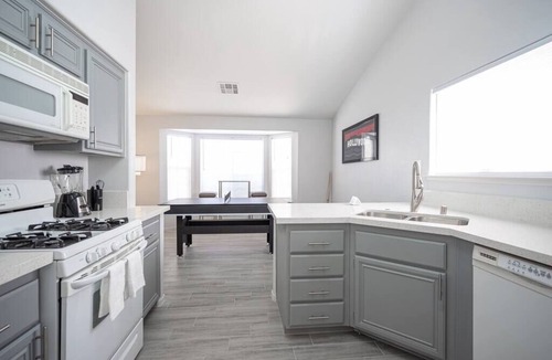 Green Valley North Villa | Exquisite and Close to everything you need!