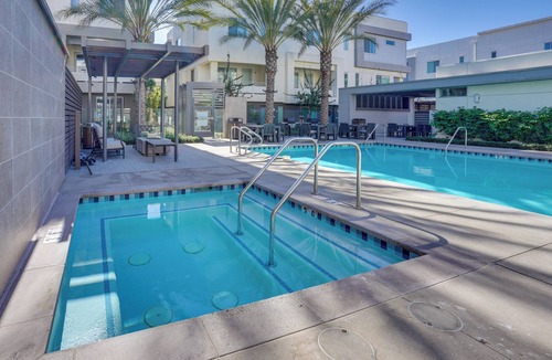 Platinum Triangle House | Extended Anaheim Stay: Near OCvibe & Disney!