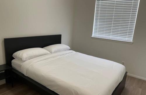 Las Vegas House | Extended Stay 3 or 4 Beds Cozy Smart Home Living