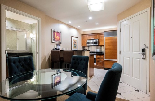 Las Vegas Condo | Fabulous Corner Unit with Balcony