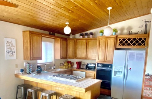Frazier Park House | Family Cabin with Views, Fireplace & Deck - Near Hiking, off roading - Sleeps 15