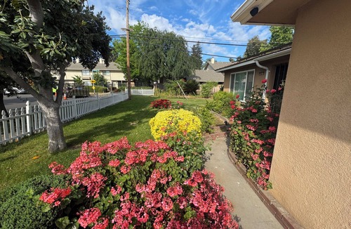 Raisin House | Family friendly 3 bedroom house near by Fresno State in Fresno with AC and Pool