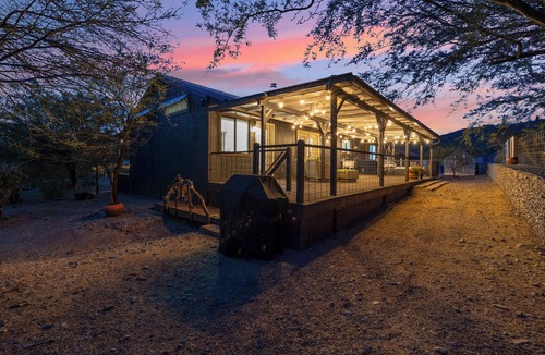 Cave Creek House | Family Friendly Desert Escape – 3BR with Games, Hot Tub & Outdoor Dining