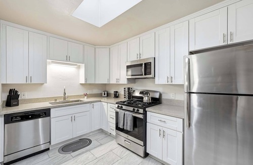 Lincoln Acres House | Family Friendly Modern Home w/Hot Tub + Game Room
