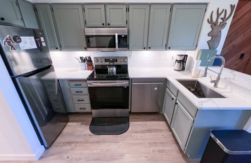 Steam Engine Meadows Condo | Family-Friendly Ski Condo King Bed Fireplace Pool & Hot Tub Garage +more